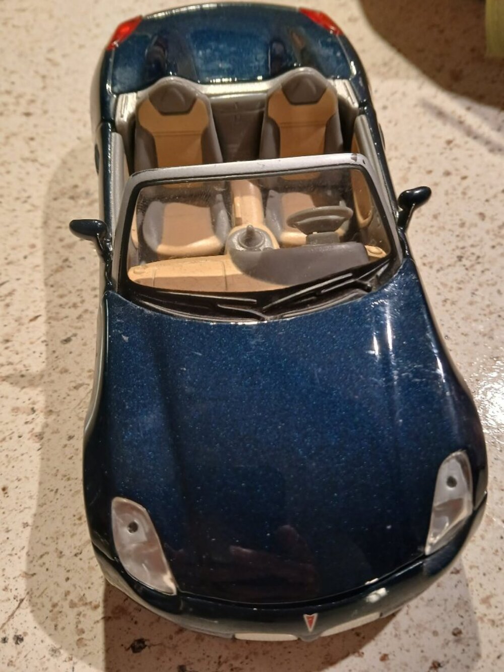 Maisto 1:24 Saturn Sky Blue Diecast Convertible Car Detailed